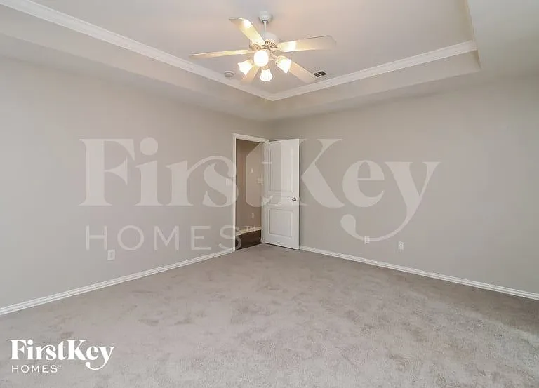 911 Joshua Dr — Photo 9