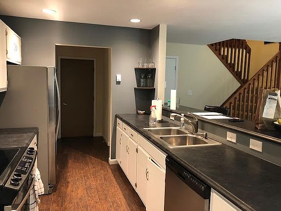 2nd image of 838 W Aaron Dr