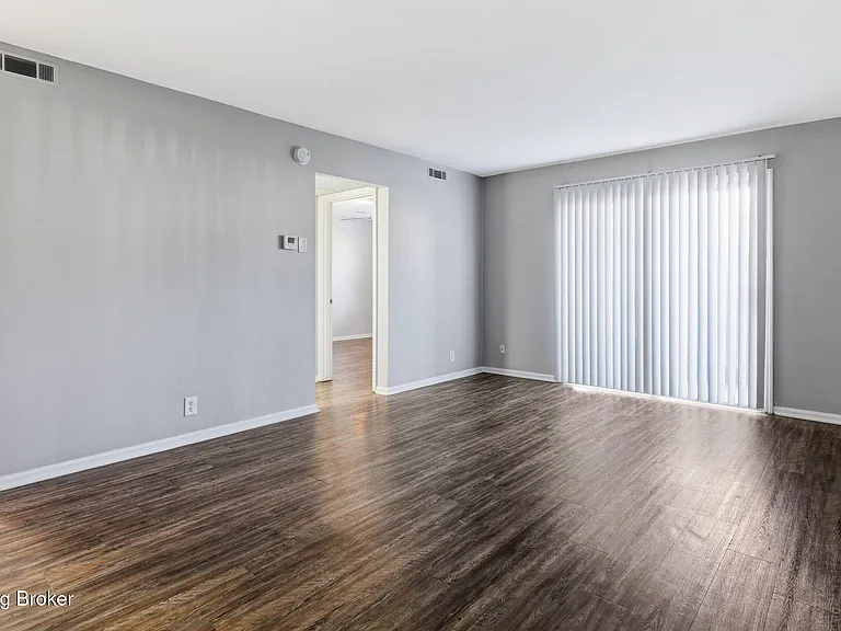 319 Idlewylde Dr #4 — Photo 3