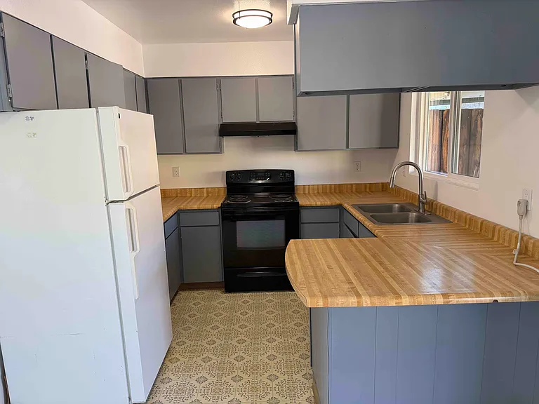 231 Chestnut St #10 — Photo 7