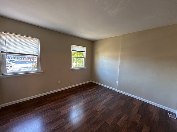 4th image of 175 Briar Mills Dr