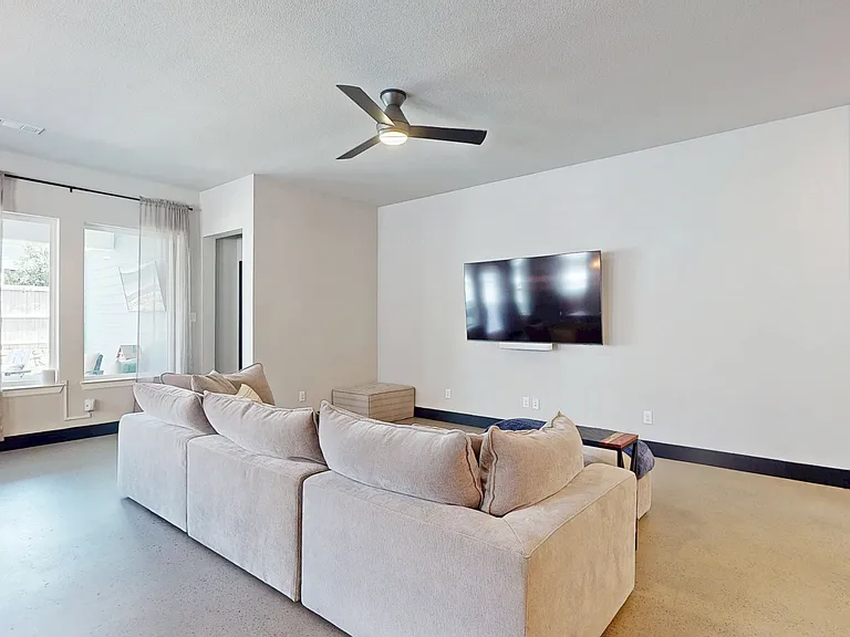 2504 Lazy Dog Ln — Photo 12