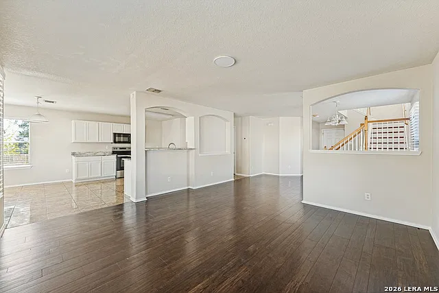4 bed, 2.5 bath, 2153 sqft, $1,900 — Photo 3