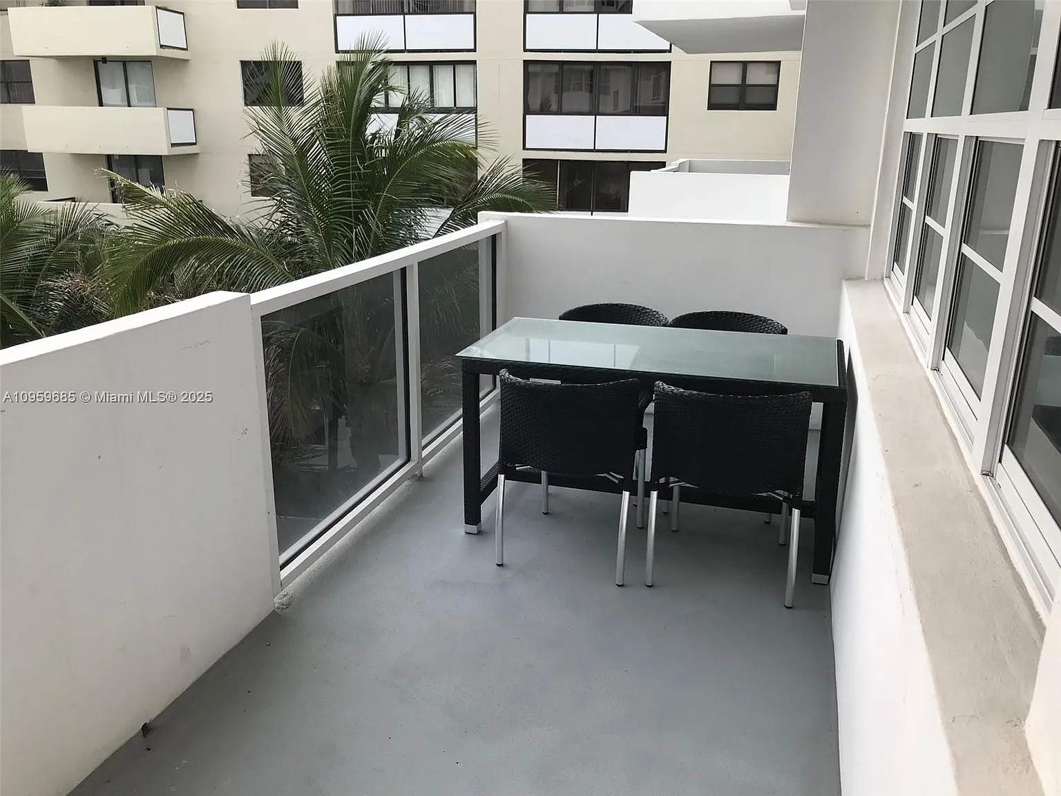 The Decoplage Condo — Photo 3