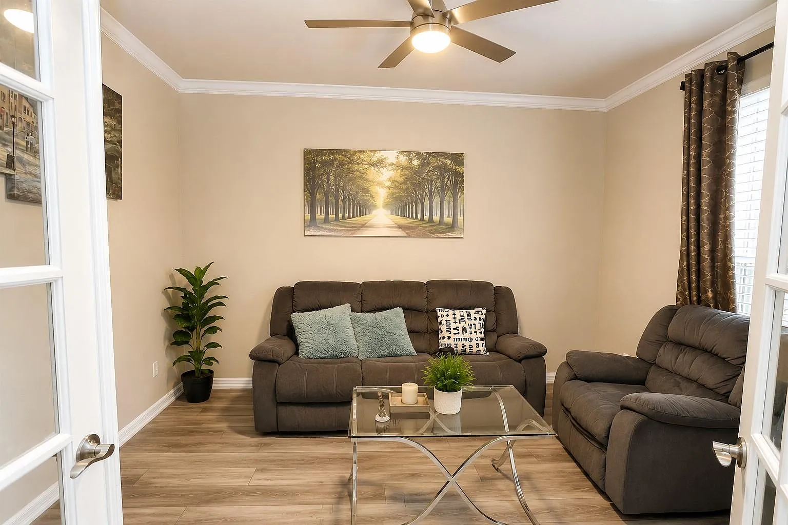 4 bed, 3.5 bath, 3475 sqft, $3,000 — Photo 2
