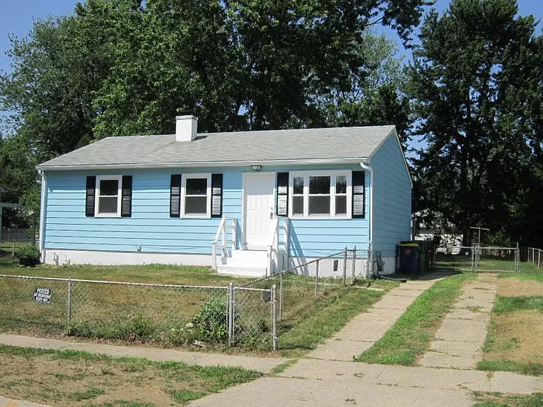 11 Glenwood Dr — Photo 2