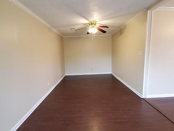 3rd image of 106 Drusilla Ln
