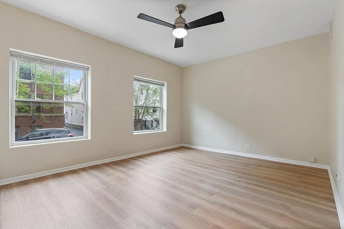Building Photo - 3145 W Lyndale St #1