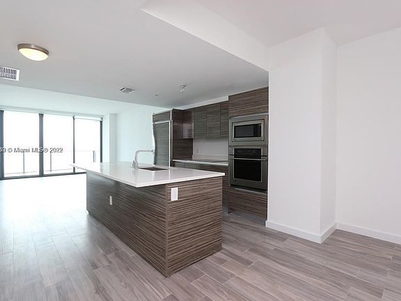 5th image of 460 NE 28th St APT 3006