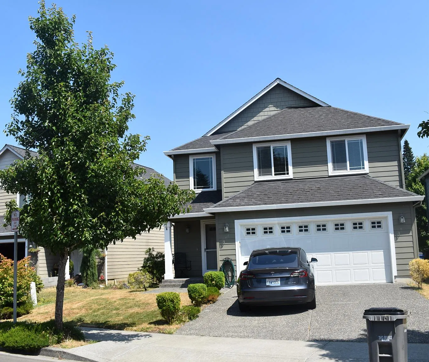 4 bed, 2.5 bath, 2132 sqft, $2,400 — Photo 1