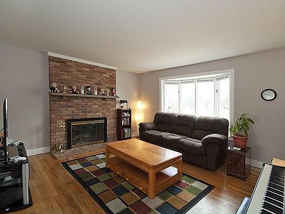2nd image of 3320 Creek Dr