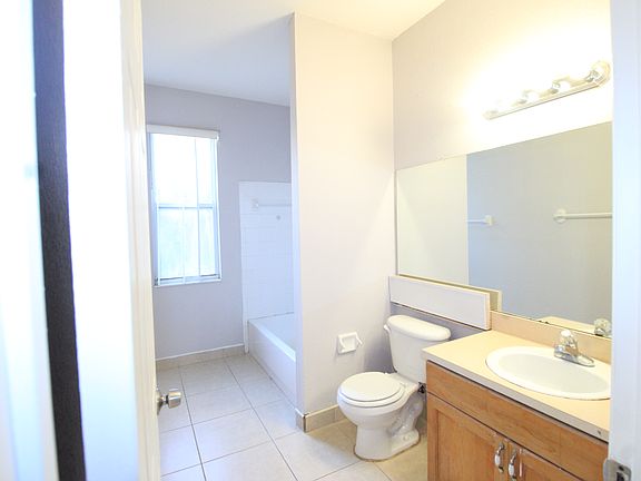 3rd image of 517 Heather Glen Dr