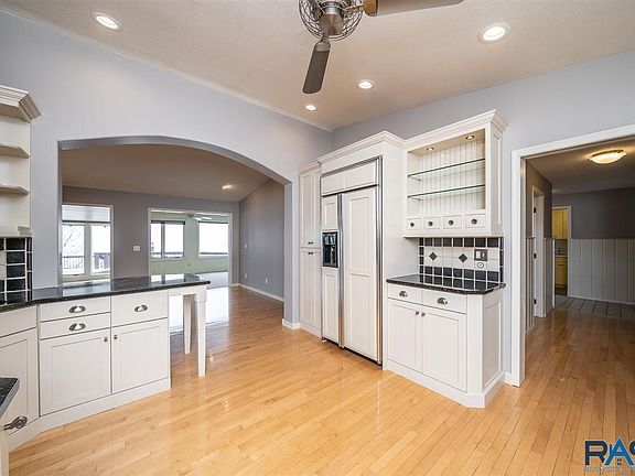 3rd image of 6492 Evergreen Acres Dr