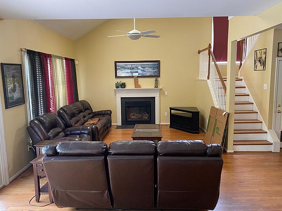 4th image of 38 Silver Lake Dr