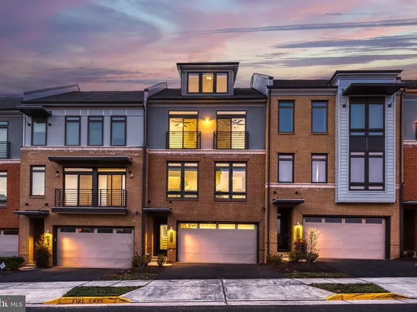 1211 White Feldspar Ter SE, Leesburg, VA 20175