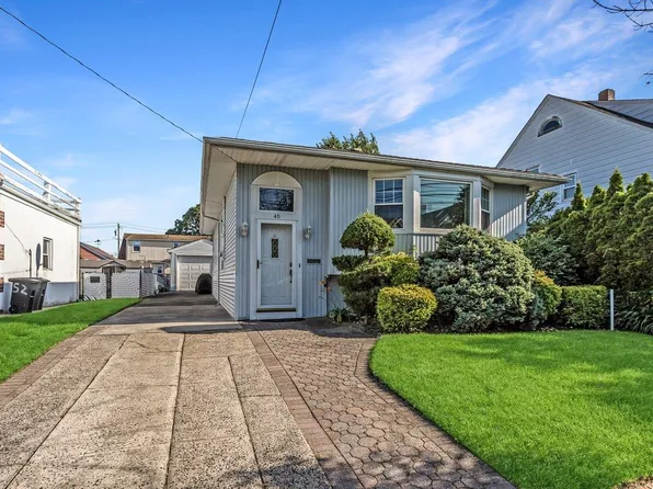 46 Pine Street, Oceanside, NY 11572