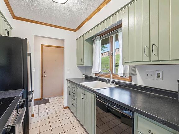 3rd image of 1732 Pikes Peak Ct NE #F
