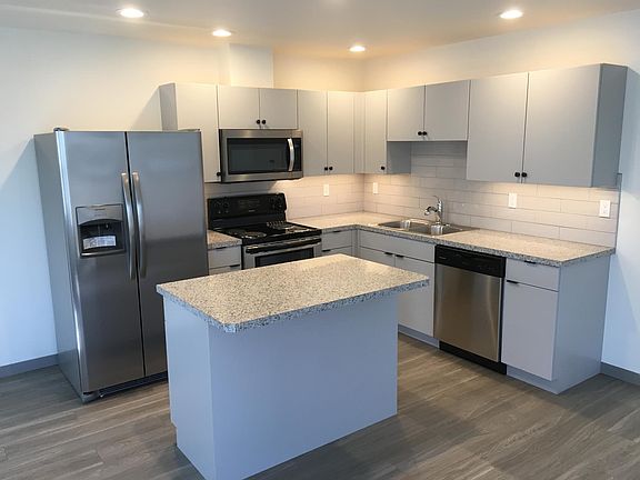 Kitchen layout is slightly different. Please see the floor layout drawing.