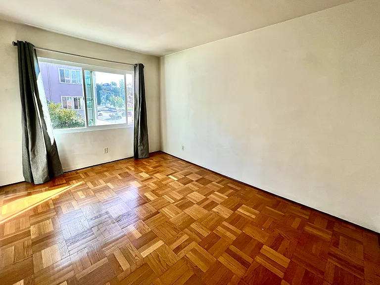 2204 Lakeshore Ave #1 — Photo 8