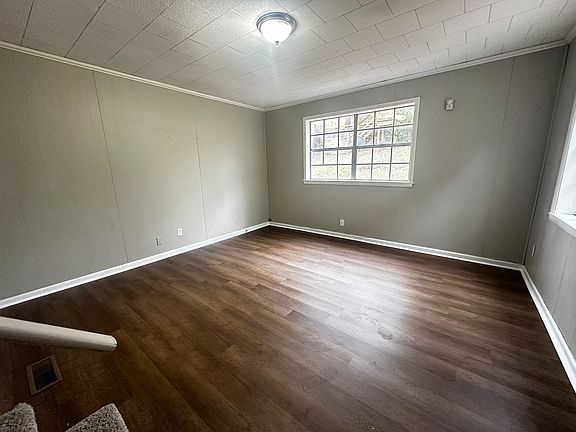 3rd image of 1633 Graymont Ave W