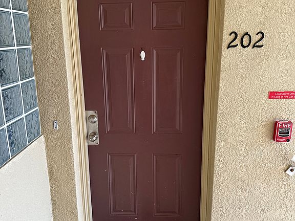 3rd image of 6434 Cypressdale Dr Unit 202