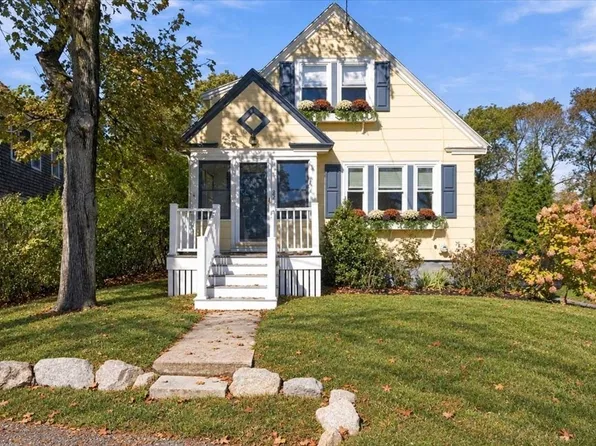 82 Manatee Rd, Hingham, MA 02043