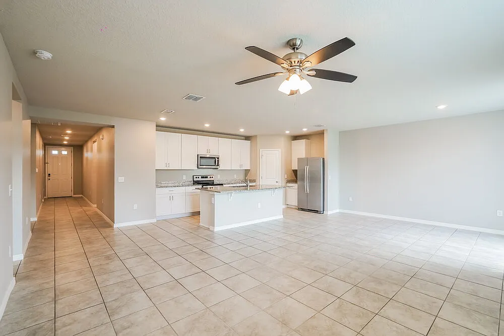 4 bed, 2.0 bath, 1840 sqft, $2,110 — Photo 3
