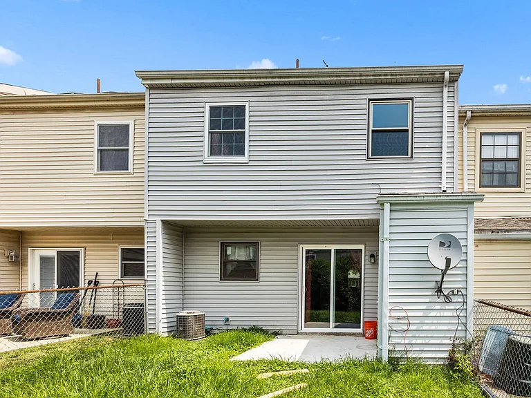 1392 Argyle Way — Photo 16