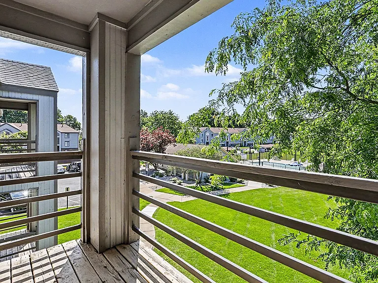 Emerald Park Apartments — Photo 46