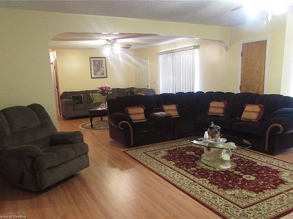 4th image of 417 Washington Blvd