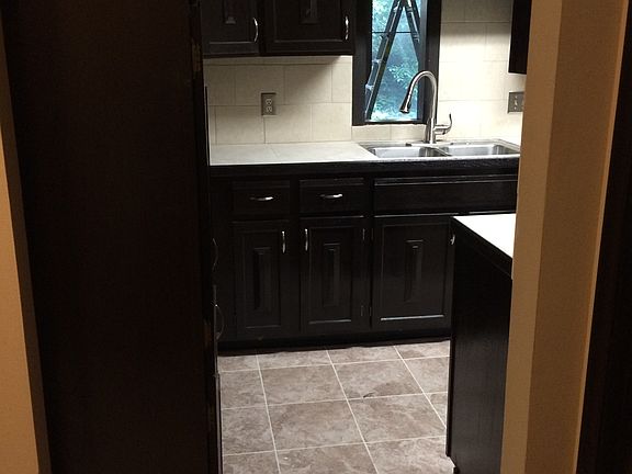 5th image of 101 N 69th St APT 17