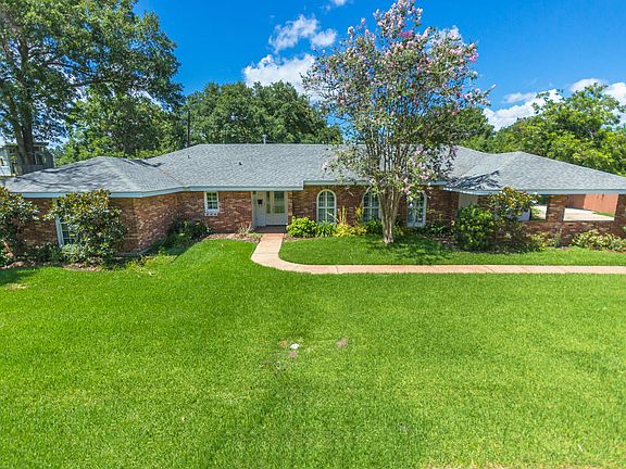 2nd image of 903 Oak Dr