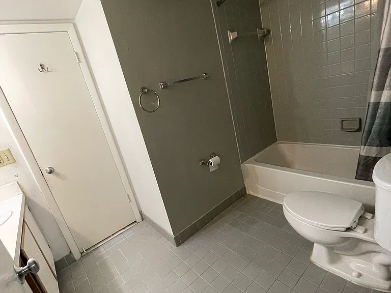 2820 N Oakland Forest Dr #210 — Photo 10
