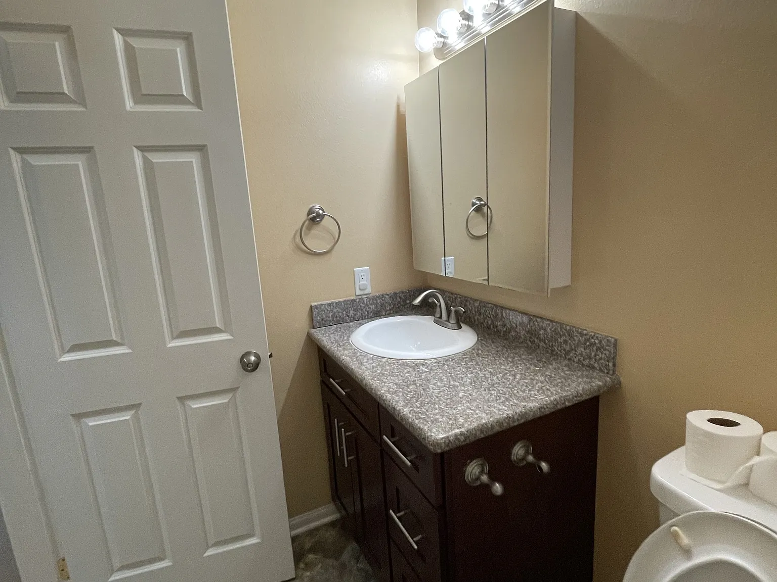 225 Ventura - 225 — Photo 4