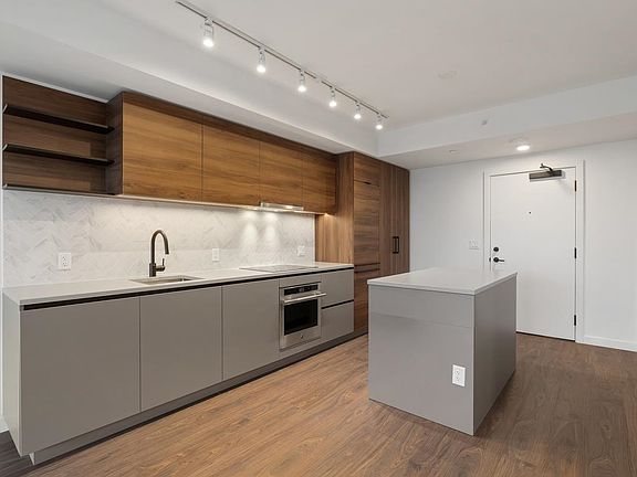 5th image of 10448 University Dr #2406