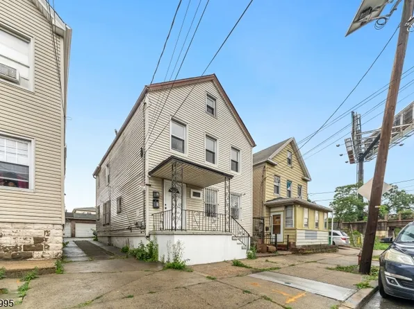 334 Pine St, Elizabeth City, NJ 07206