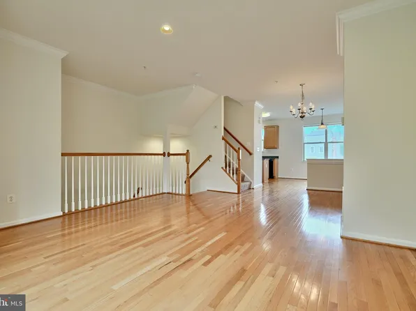 910 E Lombard St, Baltimore, MD 21202