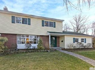 16 Ann St, Greenlawn, NY 11740