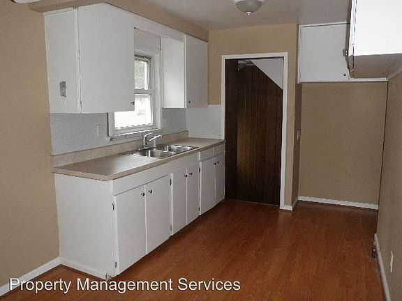 3rd image of 729 Farnham Ave