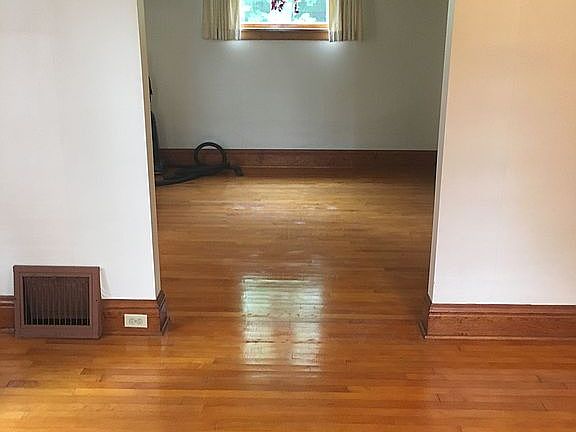 3rd image of 309 W Calverley Ave