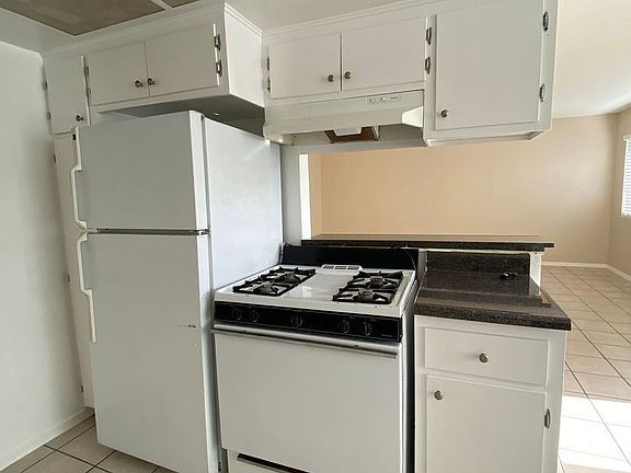 3rd image of 1736 E 4th St APT 16