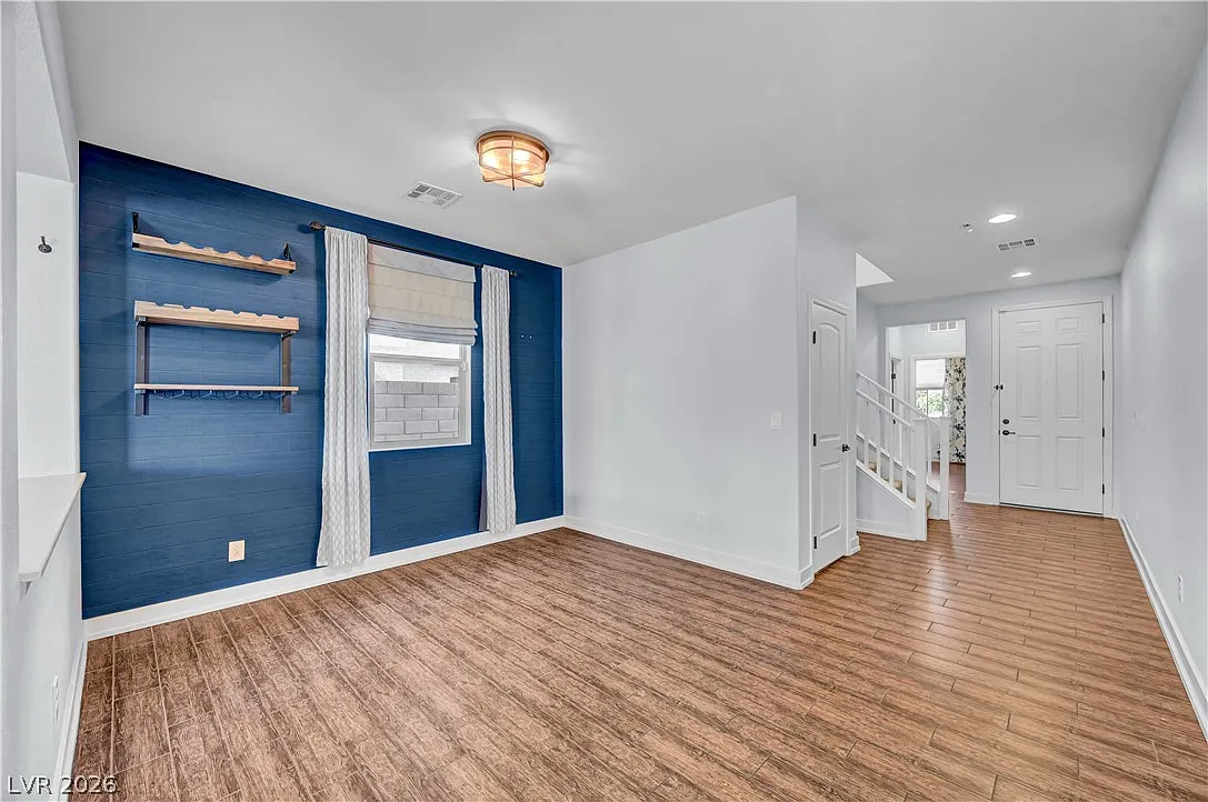 4 bed, 3.0 bath, 2645 sqft, $4,440 — Photo 3