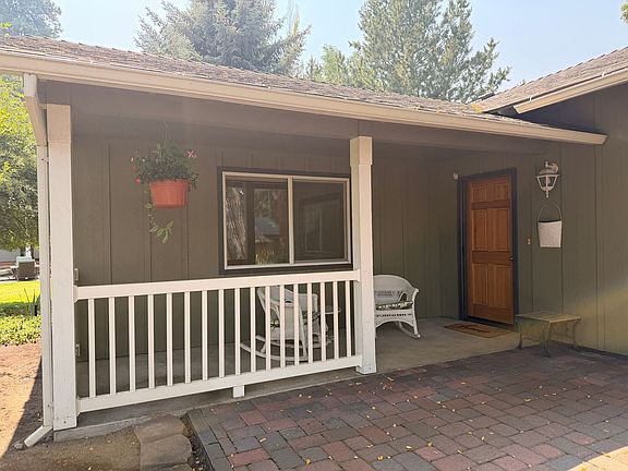 4th image of 2551 NE Ravenwood Dr