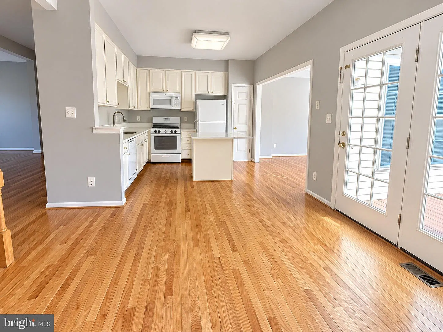 3 bed, 2.5 bath, 1628 sqft, $2,800 — Photo 2