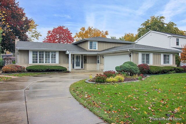 1st image of 300 E Carpenter Dr