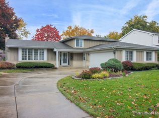 300 E Carpenter Dr, Palatine, IL 60067