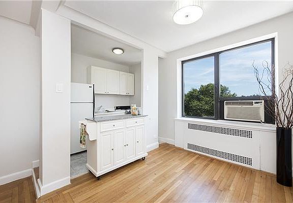2nd image of 420-424 Central Park W #6H
