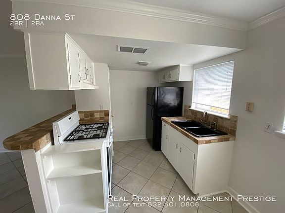 4th image of 808 Danna St