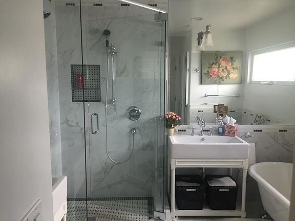 Master en suite Bath (Two Sinks)