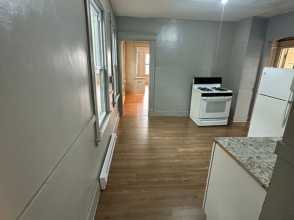 5th image of 31 Eastwood Ave #3